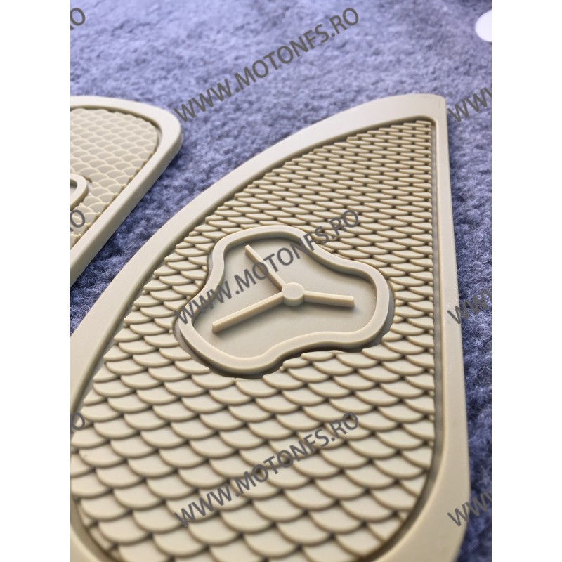 Tank pad Tank grip lateral protectie rezervor Caferacer P9BE3 P9BE3  Tankpad Lateral Rezervor 40,00 lei 40,00 lei 33,61 lei 3...