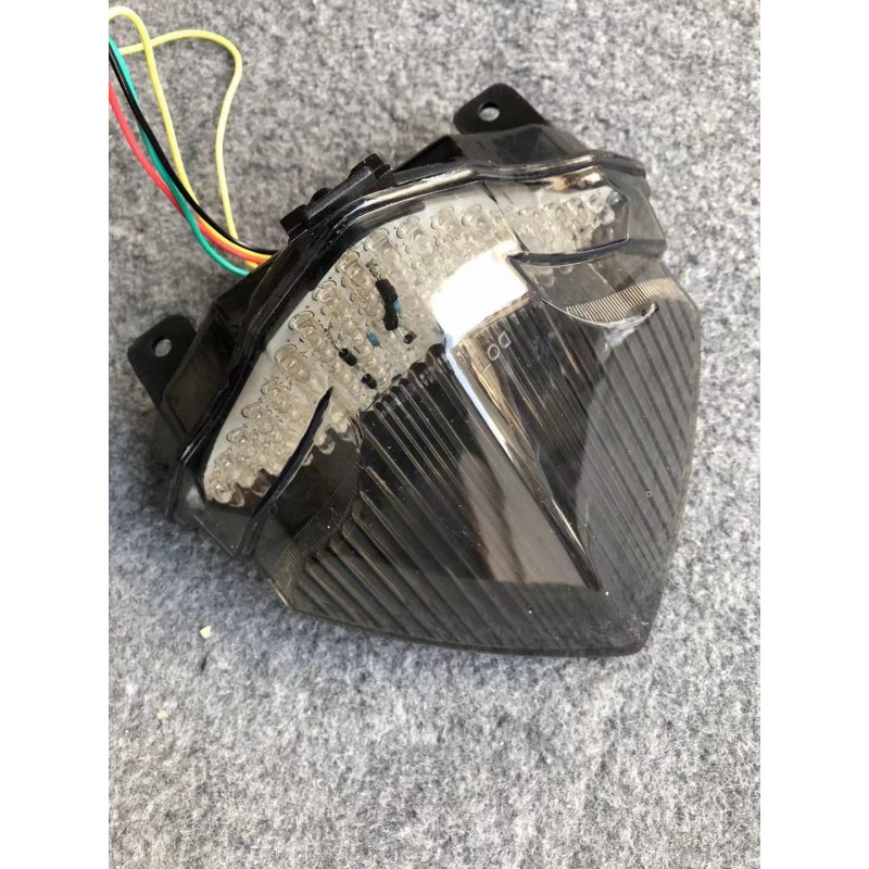 R1 2004 2005 2006 Yamaha Stopuri LED Cu Semnale Integrate Fumuriu ST-041 ST-041  R1 2004-2006 190,00 lei 171,00 lei 159,66 le...