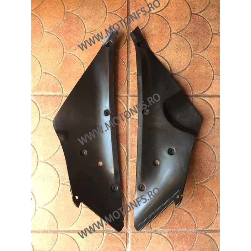 R1 2000-2001 Carena Plastic Laterala Yamaha OYWB5  Plastice laterale 120,00 lei 120,00 lei 100,84 lei 100,84 lei