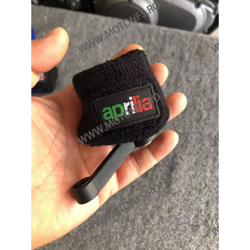 APRILIA Protectie Bidon Lichid Frana / Huse Rezervor / Brake Cup Cover MH3WW MH3WW  Huse Bidon Lichid Frana 49,00 lei 39,20 l...