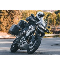 Cutie centrala aluminiu SHAD Terra TR55 D0TR55100B Editie Black 130.D0TR55100B SHAD Cutii Centrale Aluminiu SHAD 2,444.00 2,1...