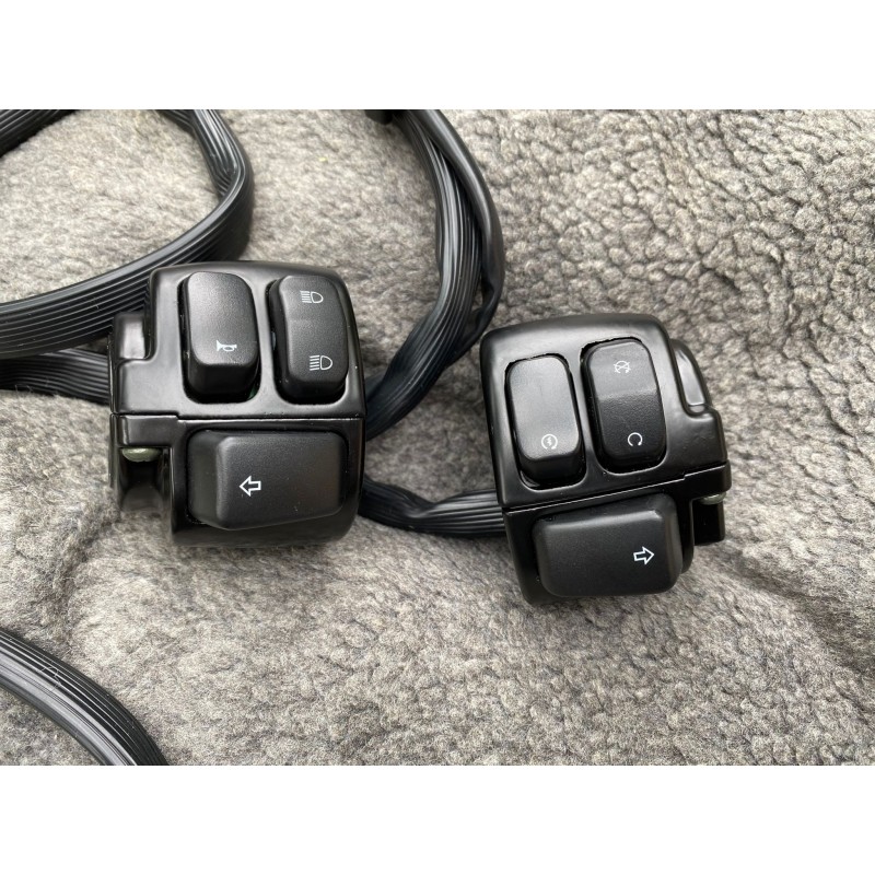 Set 2 bucati 25mm Comenzi ghidon din aluminiu Stanga Si Dreapta Negru instrumente moto scuter CLE55 Comenzi Ghidon 190,00 le... Set 2 bucati 25mm Comenzi ghidon din aluminiu Stanga Si Dreapta Negru instrumente moto scuter CLE55 Comenzi Ghidon 190,00 le...