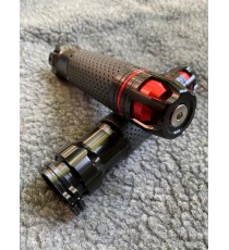 Set 2 Mansoane + Acceleratie Moto Universale Negru Cu Capete Ghidon Rosu CIL74  Mansoane Moto Universale Cu Capete Ghidon 85,...